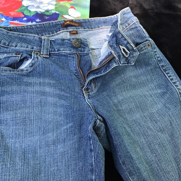 Lee One True Fit Lower on the Waist Denim Blue Jean Bermuda Shorts Capris 7/8 M - Picture 6 of 16